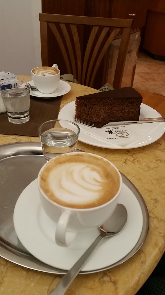Cafe Gelateria Riedl Glurns