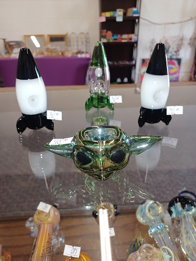 Reign and smoke head shop - Thumbnail