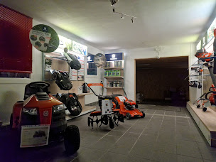 Photo n°23 de SARL ADMP Concessionnaire HUSQVARNA à St Privat en Périgord (Magasin de matériel de motoculture)