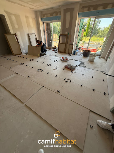 Le chantier avance et les pièces continuent de se...
