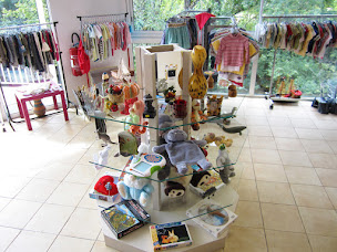 Photo n°8 de Emmaus AGIR Toulouse Friperie MUR&EM Muret à Muret (Magasin de vêtements pour femmes)