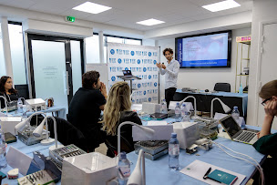 Photo n°1 de Institut de Formation en Implantologie & Paradontologie, formation chirurgien dentiste, chirurgie parodontale, muco gingivale à Paris (Centre de formation)