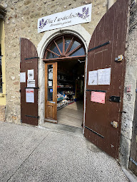 Photo n°1 de Chez L'ardechoise Épicerie-vapshop-cbd à Saint-Just-d'Ardèche (Épicerie)