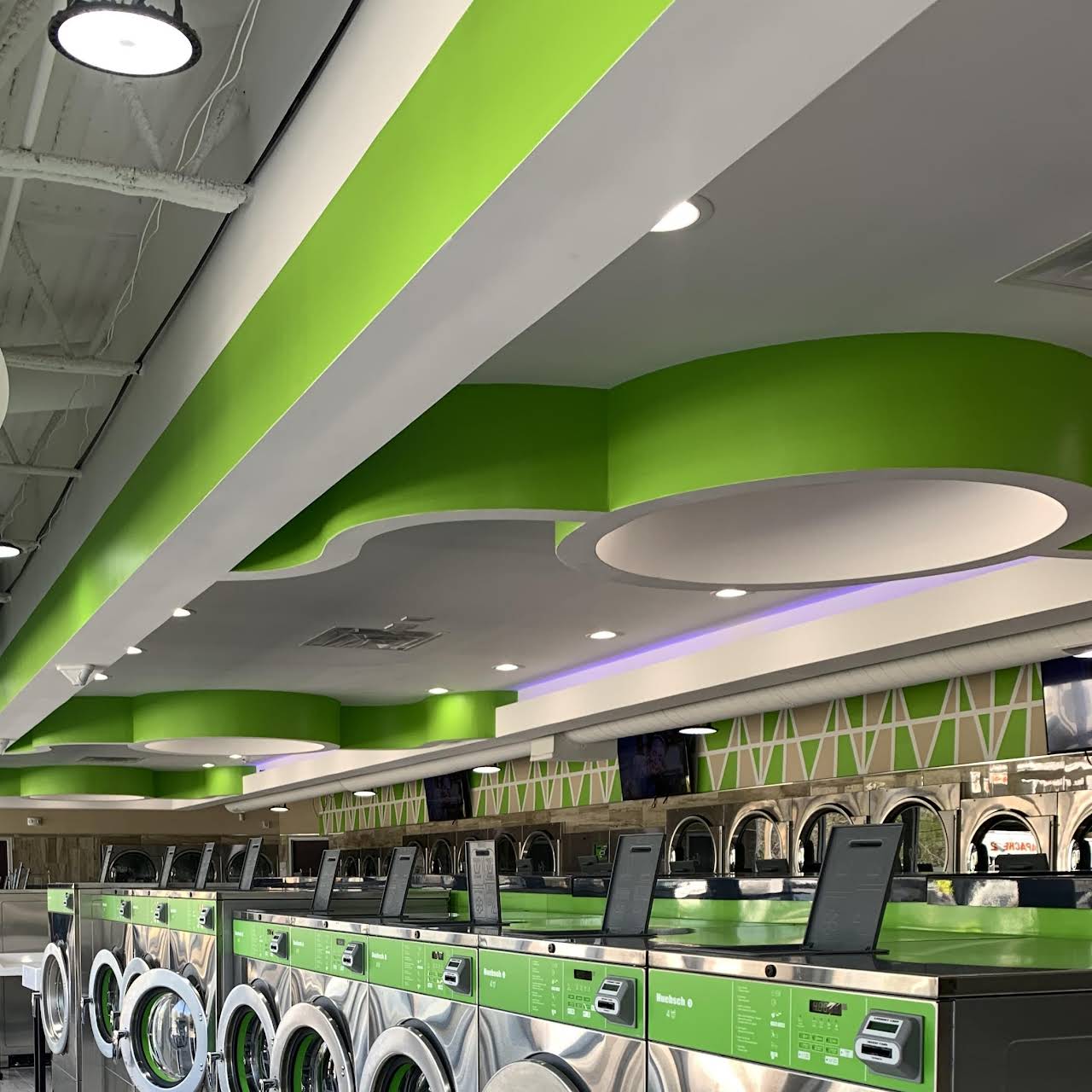 Washlandia Washateria Laundromat in Houston