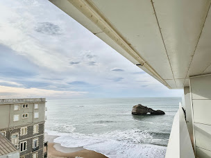 Photo n°17 de WAVY HOMES. Immo, Déco, Location : Agence 3-en-1 à Biarritz (Société de gestion immobilière)