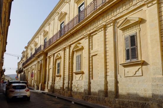 Palazzo Castelluccio