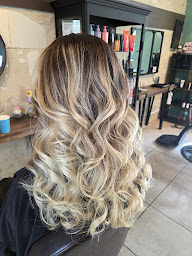 Photo n°7 de Le Coin Salon by Barber & Barbie à Luzillé (Salon de coiffure)