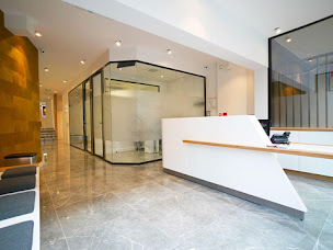 Photo n°2 de Jouhaïna Bouallag - Chirurgien dentiste - Paris 13 à Paris (Dentiste)