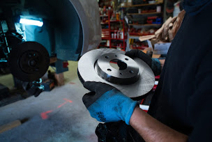 Photo n°6 de JS Auto Garagiste à Illiat (Atelier de réparation pour motos)