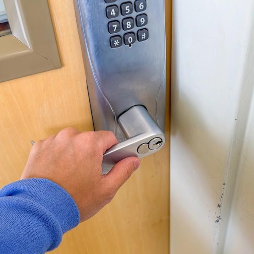 Cerrajero en Villaverde: Soluciones Rápidas para tus Llaves Rotas