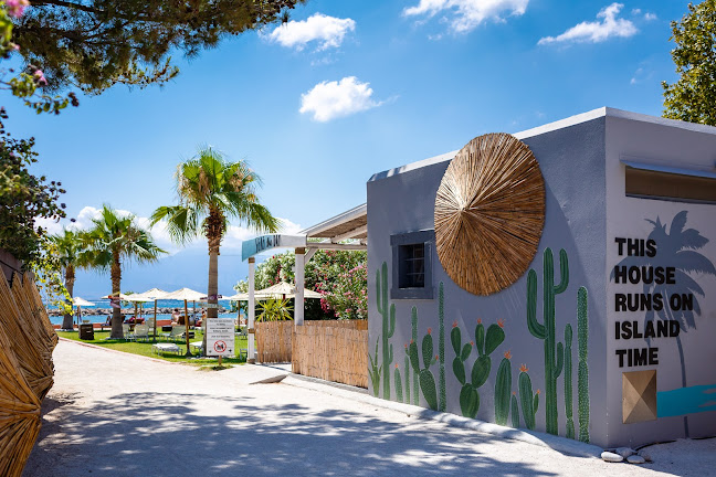 Kimzu Sea Lounge ~ Beach Bar