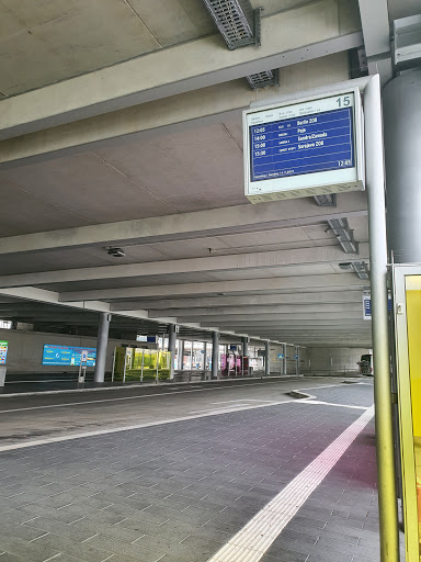 Parkplatz P12 Flughafen Stuttgart APCOA - Thumbnail