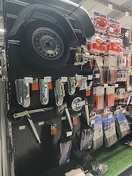 Photo n°26 de Bouyer SARL à Saint-Père-en-Retz (Atelier de réparation de tracteurs)