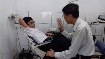 Dentist