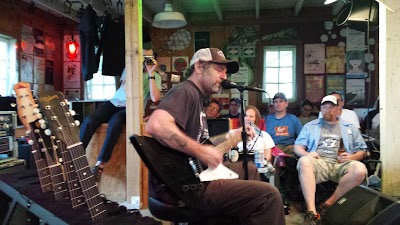 Photos of Shi-tty Barn