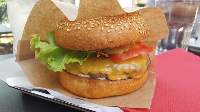 Zbornica bar in žar