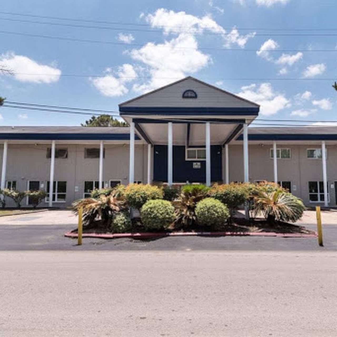 Redford Square Apartments Apartment Community in Houston, TX