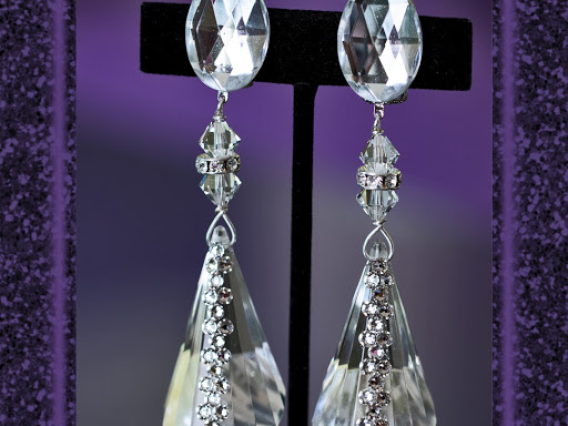 Antreina’s Clip-On Earrings - Thumbnail