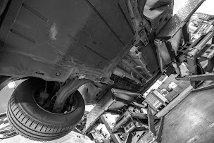 Photo n°8 de Renault Le Roux - Concession - Versailles à Versailles (Garage automobile)