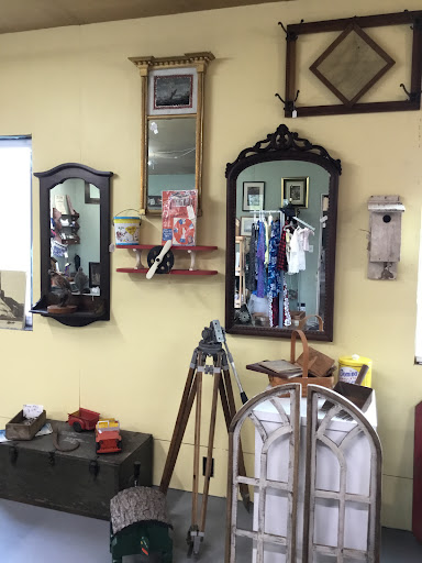 Two old goats antiques and artisans Gallery - United States