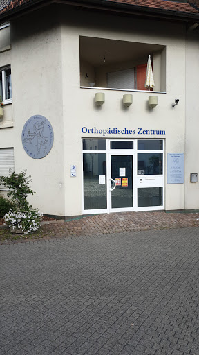 Herr Dr. med. Tobias Noll