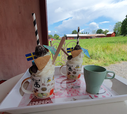 Esters Cafe - Visual