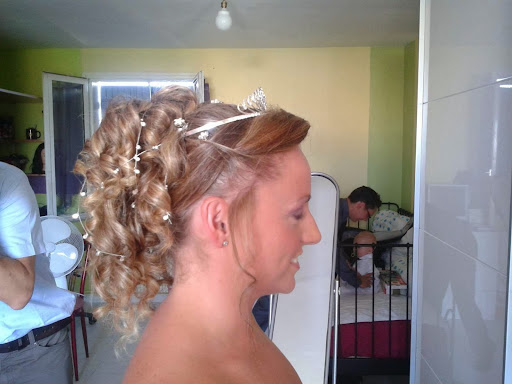 Marie-Aude, Coiffeuse et prothésiste ongulaire à Domicile - Thumbnail