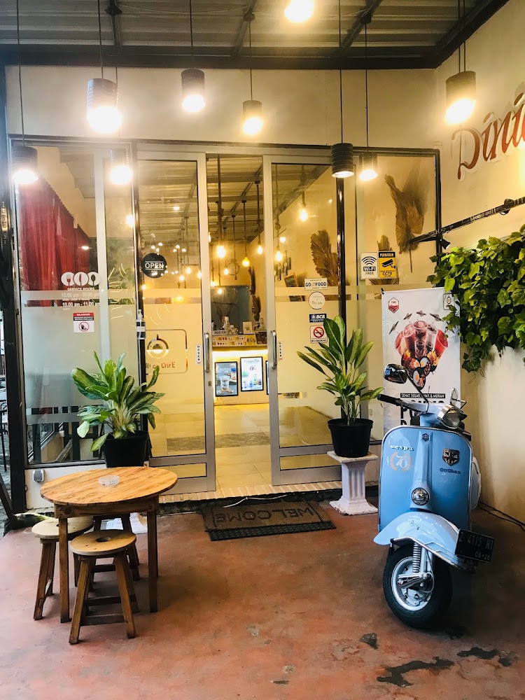 Dinies Cafe Pamekasan