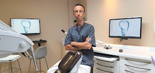 Photo n°1 de Chaneac Henri - Exercice limité à l'implantologie à Montgeron (Dentiste)