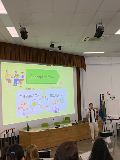 La Academia by Cristina Castro - Thumbnail