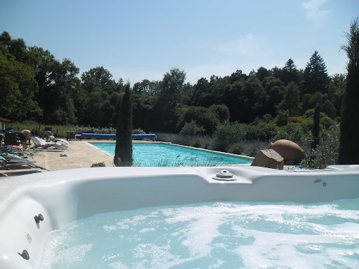 Photo de Gîte et Chambre d'hôte à la ferme avec piscine/spa, Location insolite avec spa/sauna, proche Limoges, Limousin, Haute-Vienne à Châteauponsac (87290)