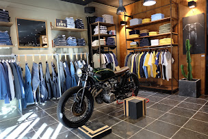 Photo n°17 de Culture Denim à Lille (Magasin de vêtements pour hommes)