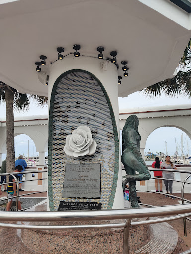 Parking Zone1 -Selena Memorial Statue