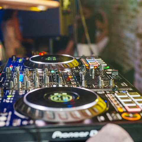 Bar IX / Bar Nine by null