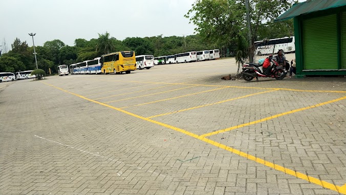 Parkir Bus Area, Author: Henry