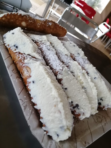Avenue Cafe' - Visual