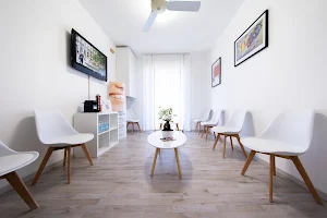 V Dental Studio Dentistico image