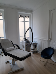 Photo n°6 de L’ESTHETIC CLINIC LYON - Médecine esthétique anti âge - Injections Botox et Acide Hyaluronique - Epilation Laser à Lyon (Centre d'épilation laser)