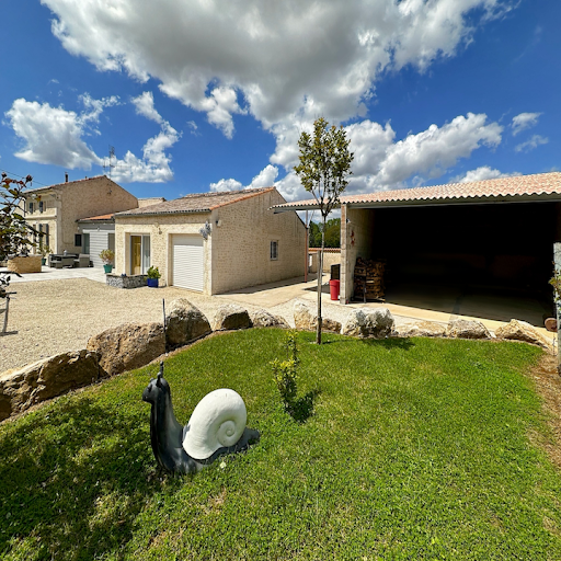 Photo de Location saisonnière chez jo et bruno maison individuelle 45 m2 avec piscine et terrains à Gémozac (17260)