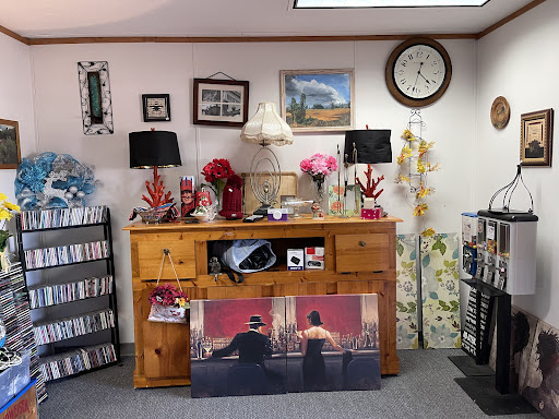 NEW 2 U Consignment LLC - Visual