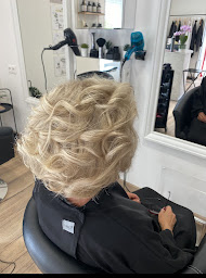 Photo n°14 de L'instant Coiffure à Besançon (Salon de coiffure)