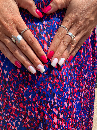 Location robe de soirée - beauté - Manucure - Onglerie - Nails - Location robe de soirée Paris - 94 -dress rental-vernis FR - Thumbnail