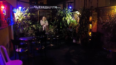 Photos of El Escondite