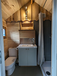 Photo n°4 de Les Zomes du Cap de Clos. Hébergement insolite , Chambre d’hôtes, gîtes, Jacuzzi, Piscine , lieu zen et tranquille à Cier-de-Rivière (Hôtel bien-être)