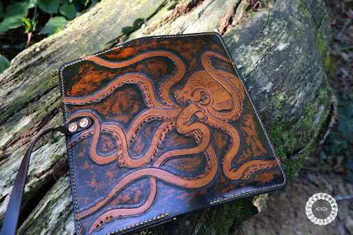 Wild forest leather Gallery - France