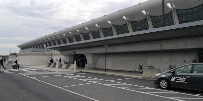 Dulles Airport Main Terminal & Arrivals/Door