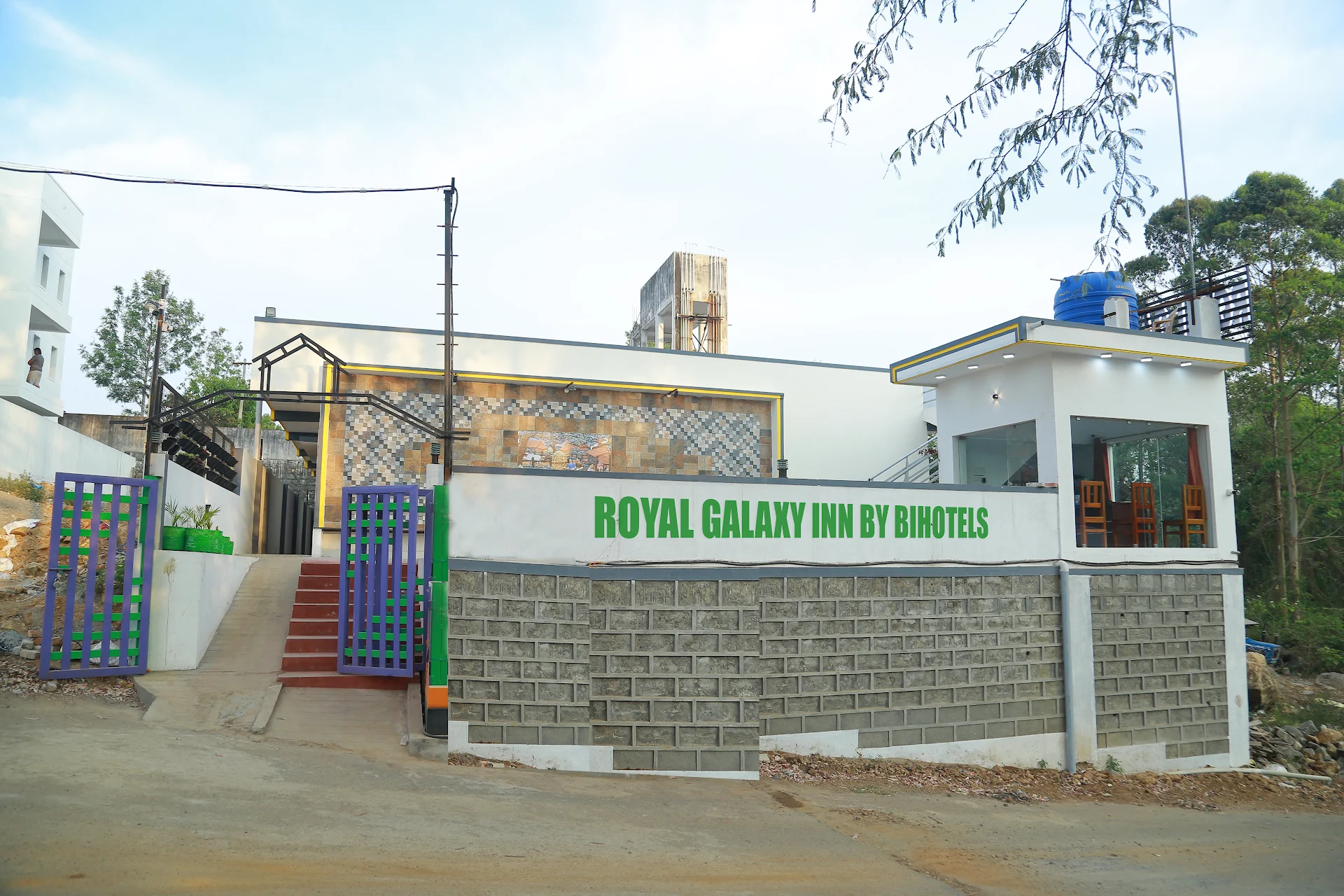 Royal Galaxy Inn By(Bihotels)