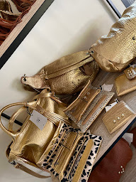 Photo n°10 de Histoire D'un Sac à Belbeuf (Magasin de maroquinerie)