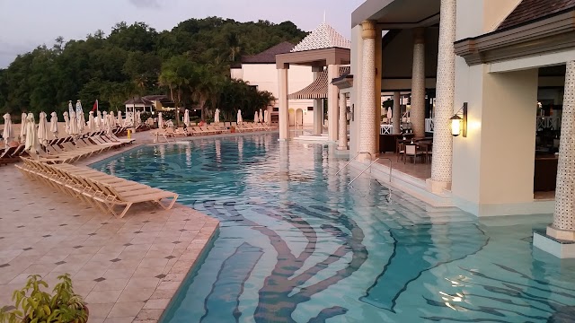 Sandals Regency La Toc
