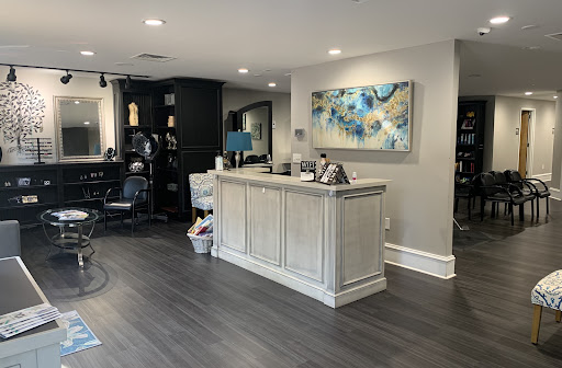 E & Em Salon - Thumbnail